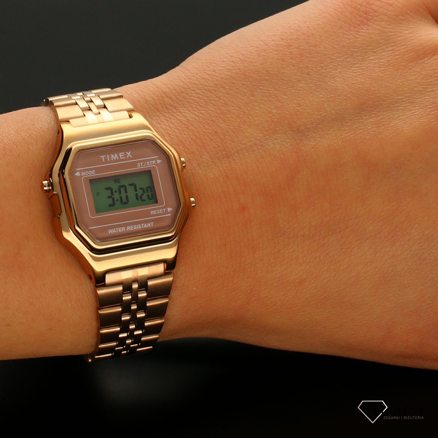 Zegarek damski Timex Digital '' Powrót do przeszłości '' TW2T48300.jpg