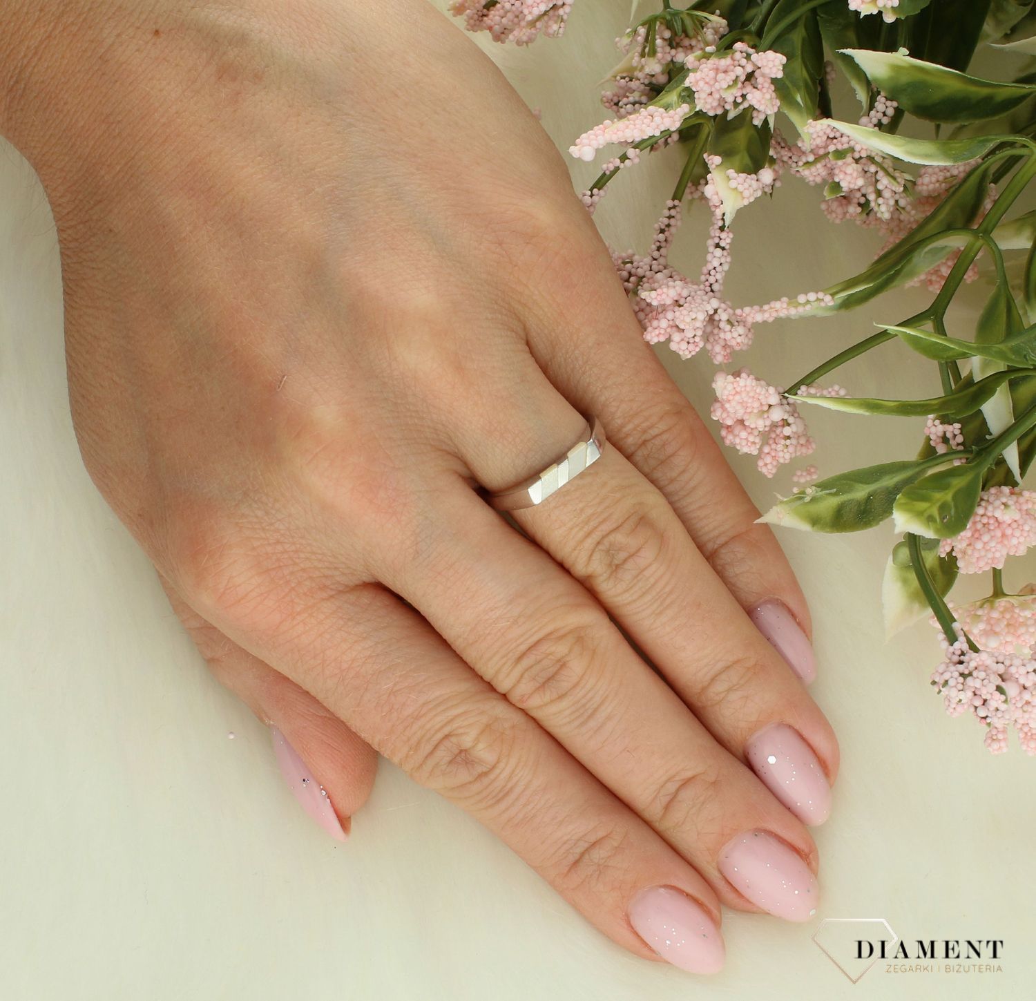 Pierścionek srebrny 925 z masą perłową rozmiar 12 TZPZ000212.jpg