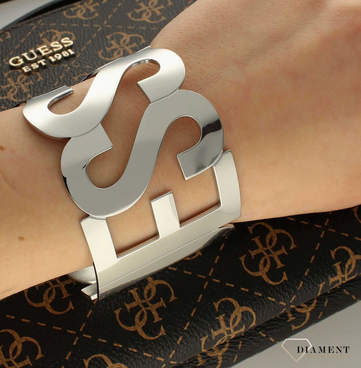 Bransoletka GUESS stalowa sztywna napis GUESS UBB20000-S.jpg