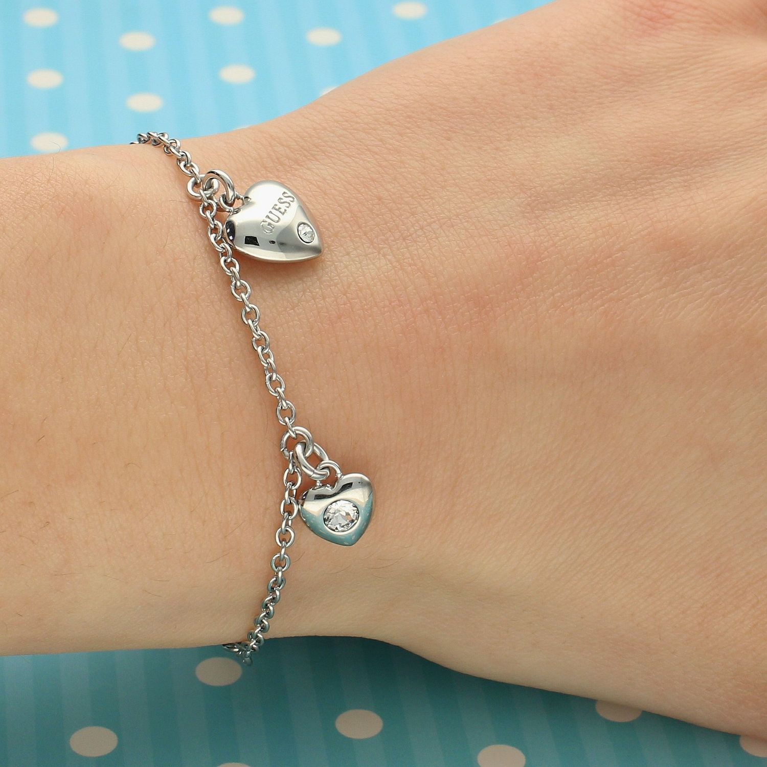 Bransoletka GUESS stalowa wiszące serca UBB70037-S.jpg