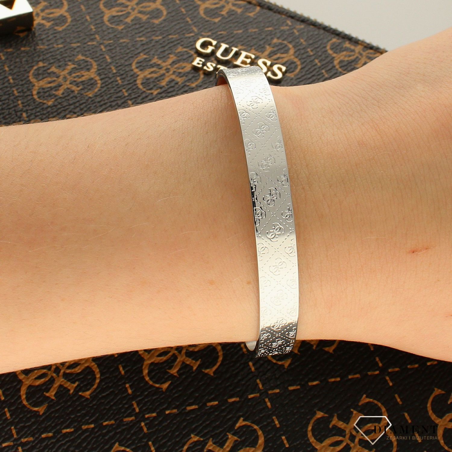 Bransoletka GUESS stalowa sztywna z logo Guess UBB70141-L.jpeg