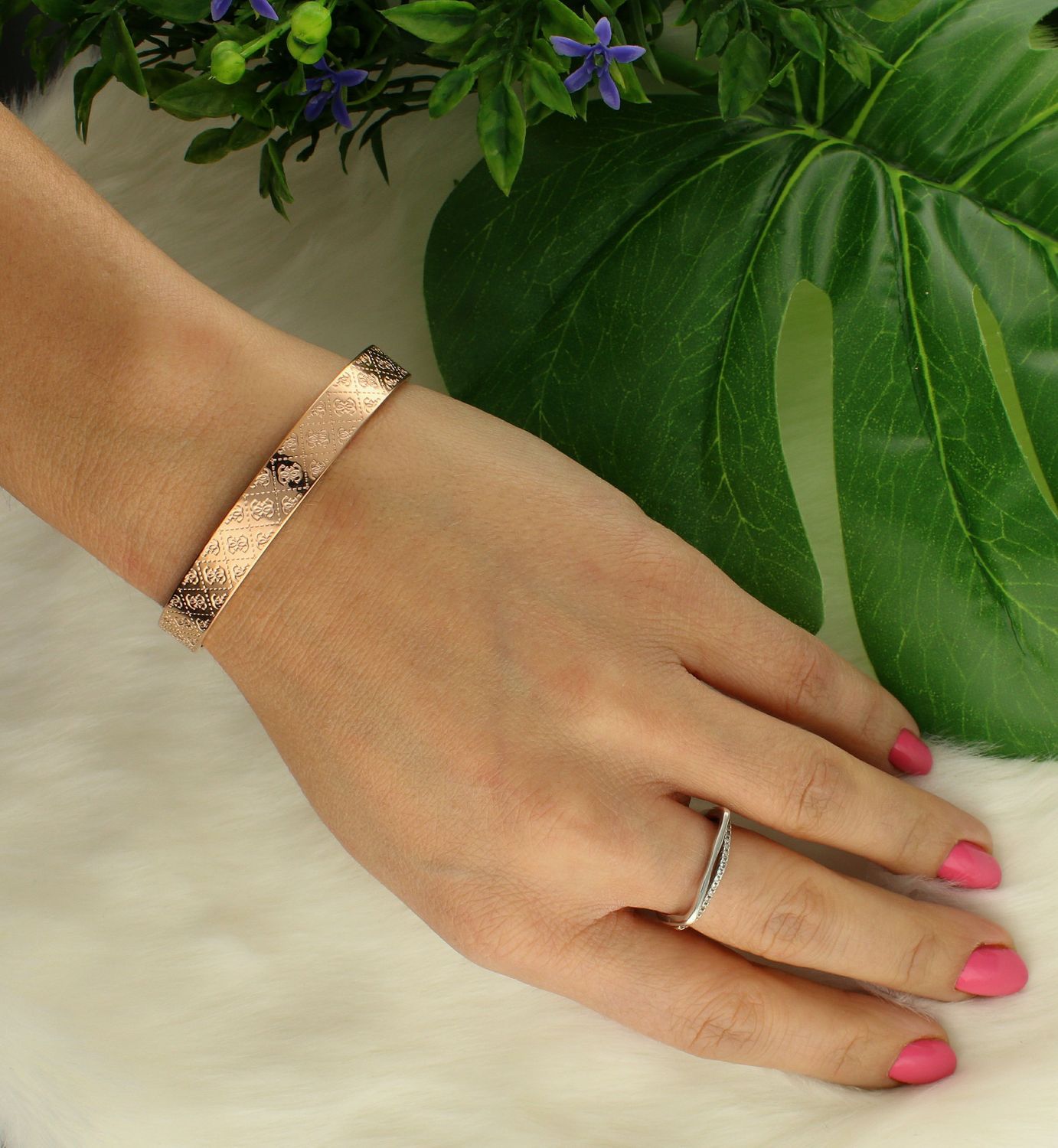 Bransoletka GUESS pozłacana sztywna z wzorem UBB70143-Sd.jpg