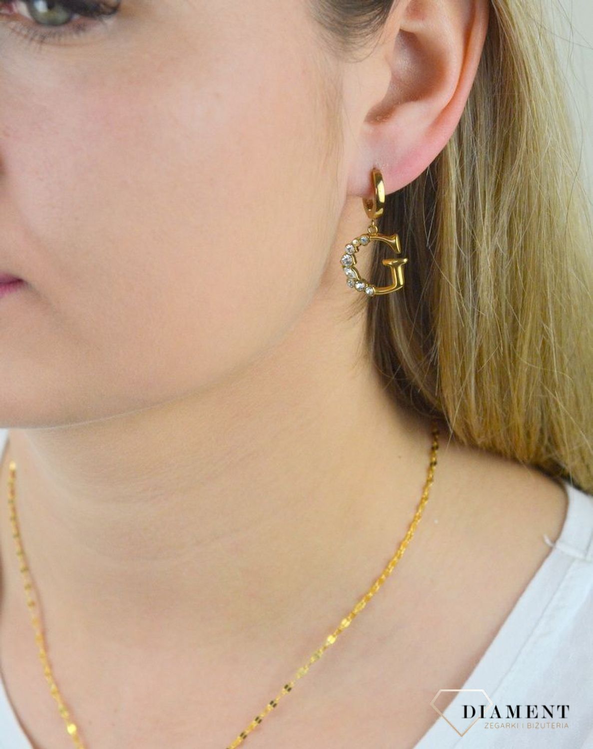 Kolczyki GUESS stalowe pozłacane mała literka 'G' z kryształami UBE01110JWYGTU.jpg