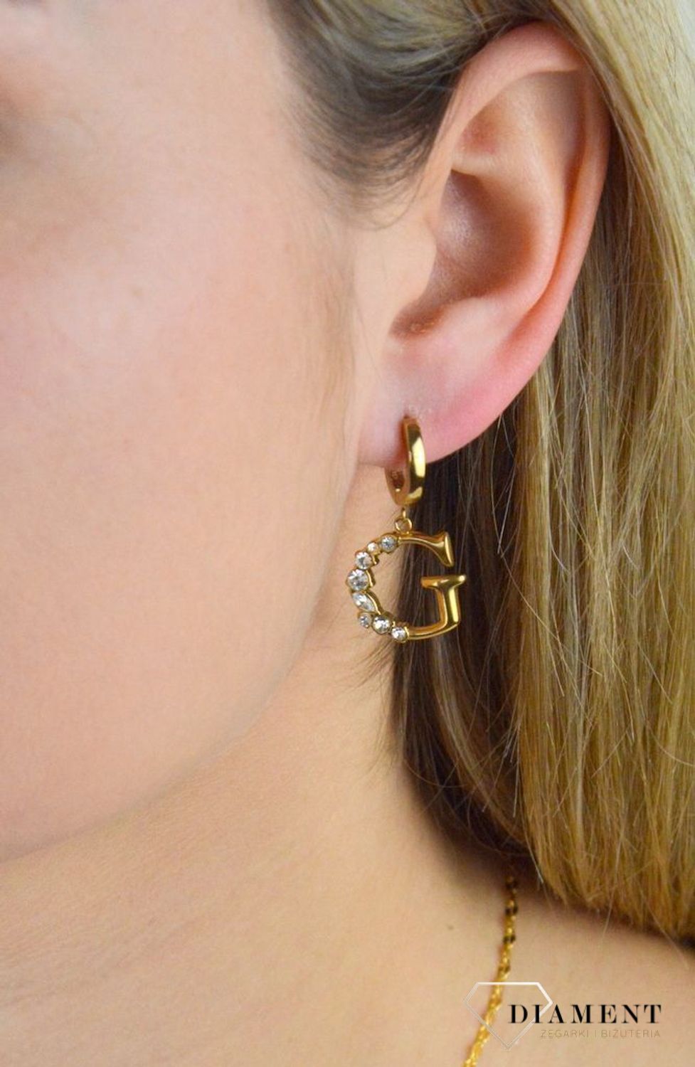 Kolczyki GUESS stalowe pozłacane mała literka 'G' z kryształami UBE01110JWYGTU.jpg
