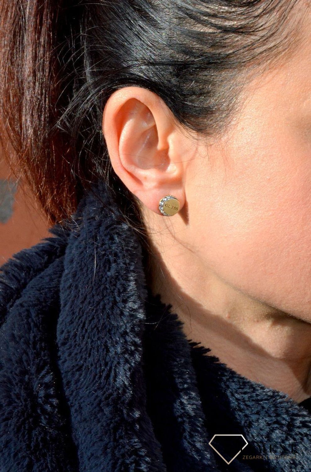 Kolczyki złote GUESS fazy księżyca z cyrkoniami UBE01195JWYGTU. Kolczyki GUESS Moon Phases. Kolczyki wykonane z najwyższej jakości stali w kolorze złota..jpg