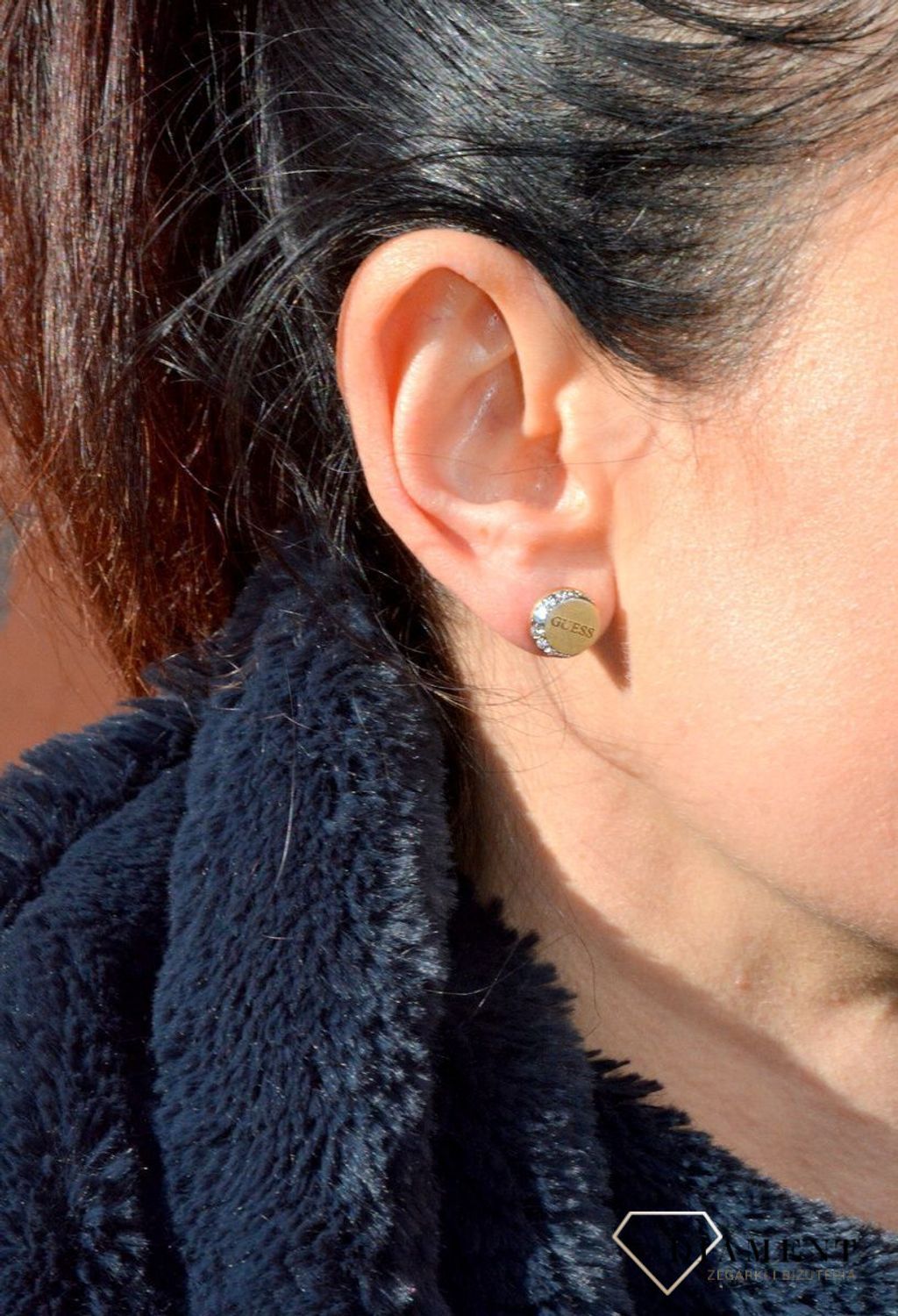 Kolczyki złote GUESS fazy księżyca z cyrkoniami UBE01195JWYGTU. Kolczyki GUESS Moon Phases. Kolczyki wykonane z najwyższej jakości stali w kolorze złota..jpg