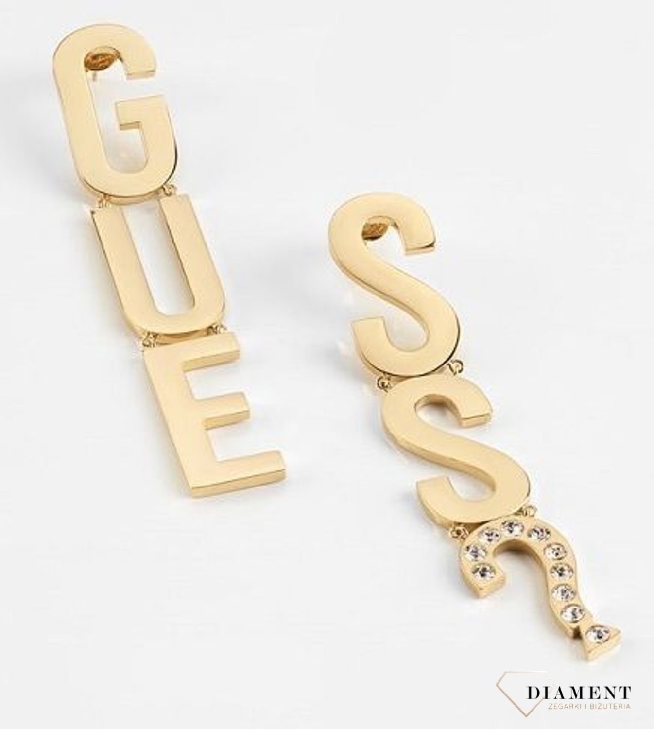 Kolczyki GUESS stalowe pozłacane duży napis Guess UBE20003. Stalowe kolczyki pozłacane duży napis Guess. Wiszące pozłacane kolczyki z wygodnym zapięciem na sztyft. Kolczyki zostały wykonane w modny sposób. Idealnie k.jpg