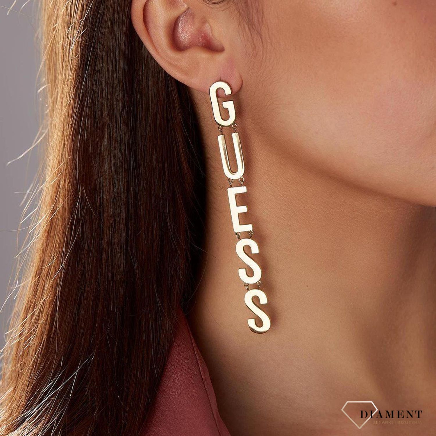 Kolczyki damskie GUESS stalowe duży napis Guess UBE20004.jpg