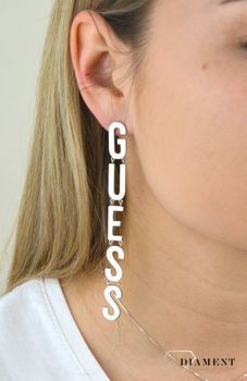 Kolczyki damskie GUESS stalowe duży napis Guess UBE20004. Stalowe kolczyki duży napis Guess. Wiszące kolczyki Guess z wygodnym zapięciem na sztyft. Kolczyki zostały wykonane w modny sposób (3).JPG