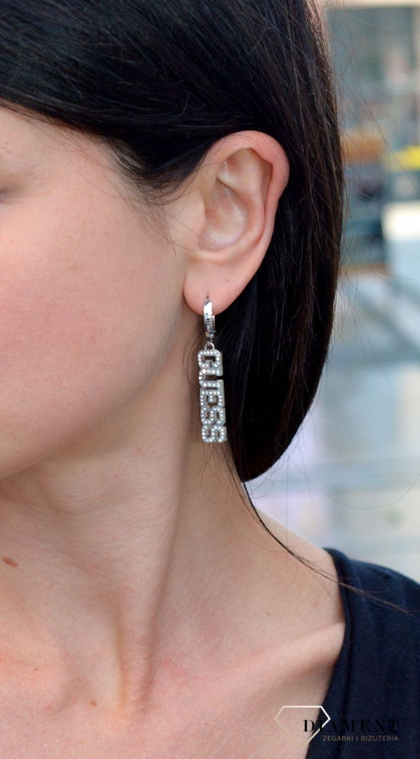 Kolczyki GUESS stalowe duży napis Guess z cyrkonią UBE20026.jpg