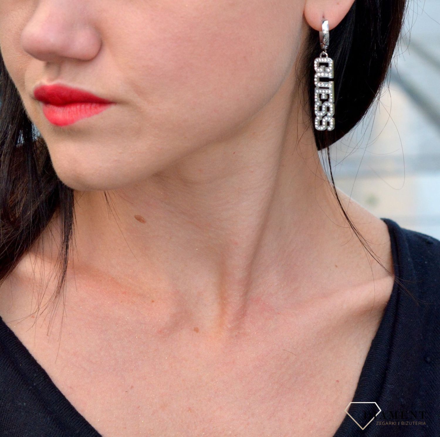 Kolczyki GUESS stalowe duży napis Guess z cyrkonią UBE20026.jpg