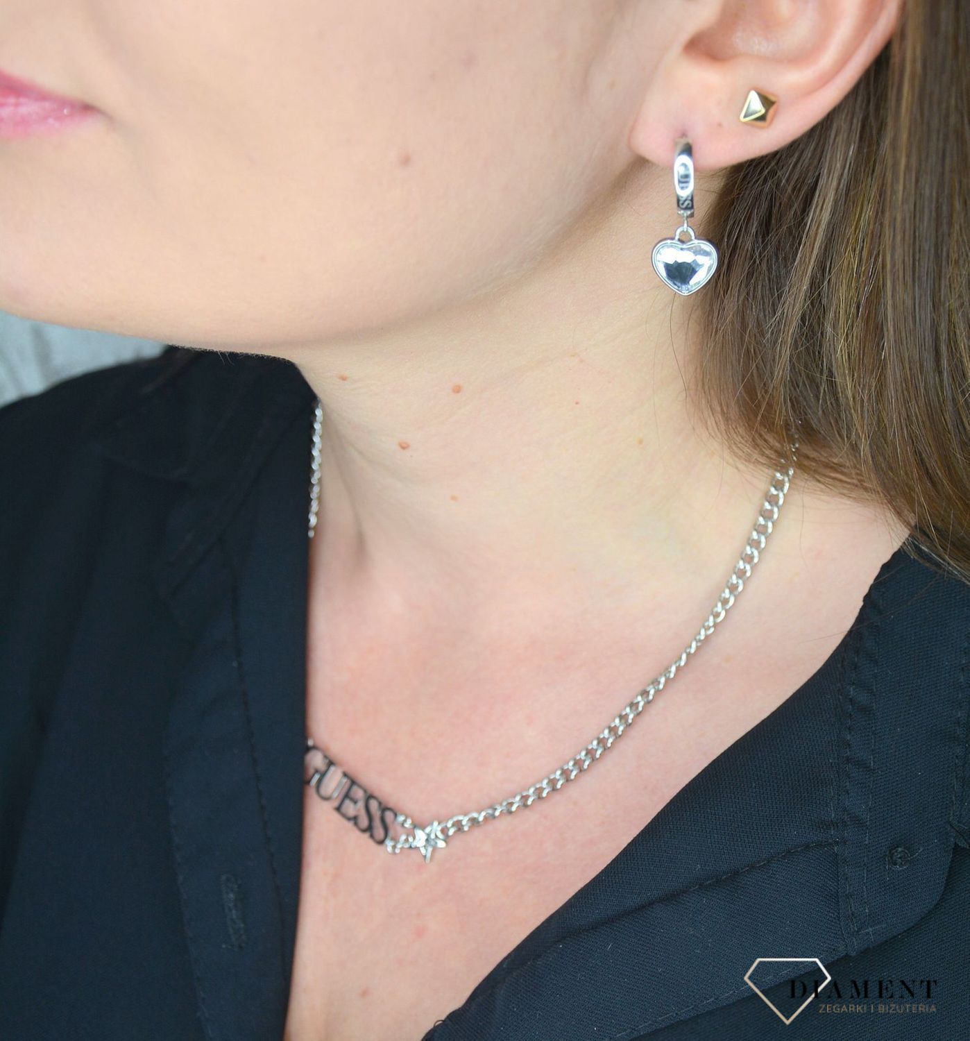 Kolczyki GUESS stalowe koła z wiszącym sercem UBE70028.jpg