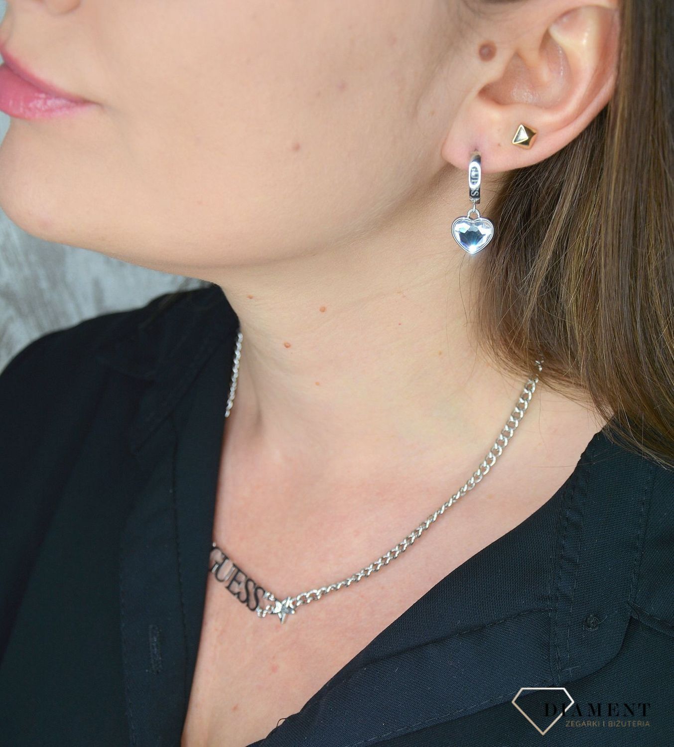 Kolczyki GUESS stalowe koła z wiszącym sercem UBE70028.jpg