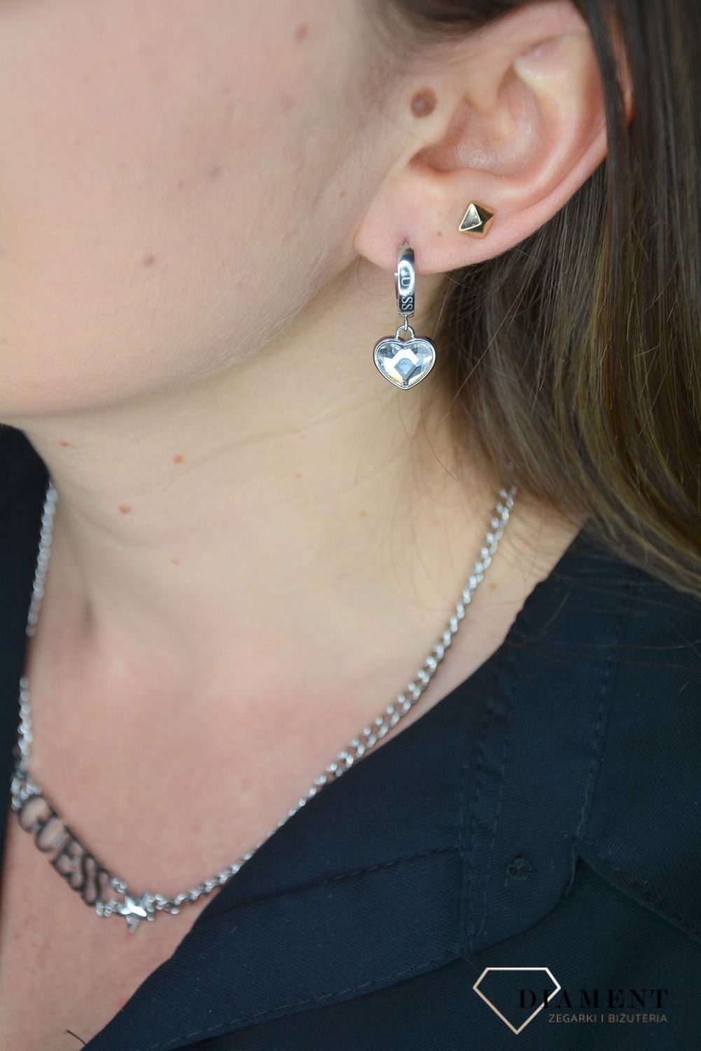 Kolczyki GUESS stalowe koła z wiszącym sercem UBE70028.jpg