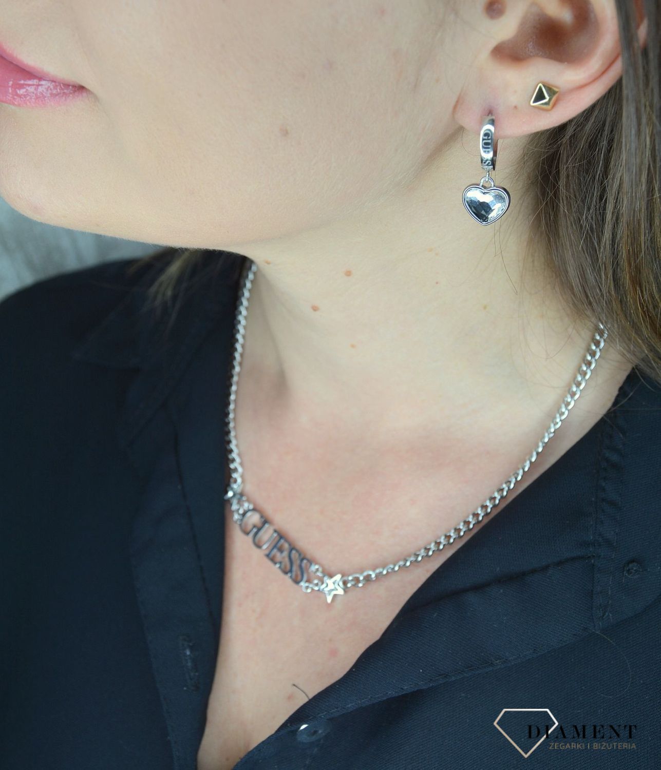 Kolczyki GUESS stalowe koła z wiszącym sercem UBE70028.jpg