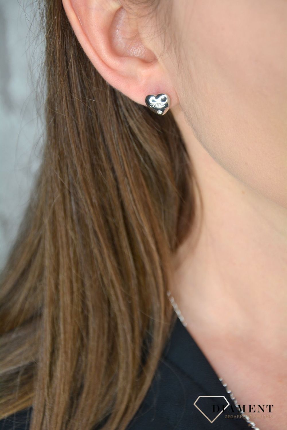 Kolczyki GUESS stalowe wypukłe serce UBE70104.jpg