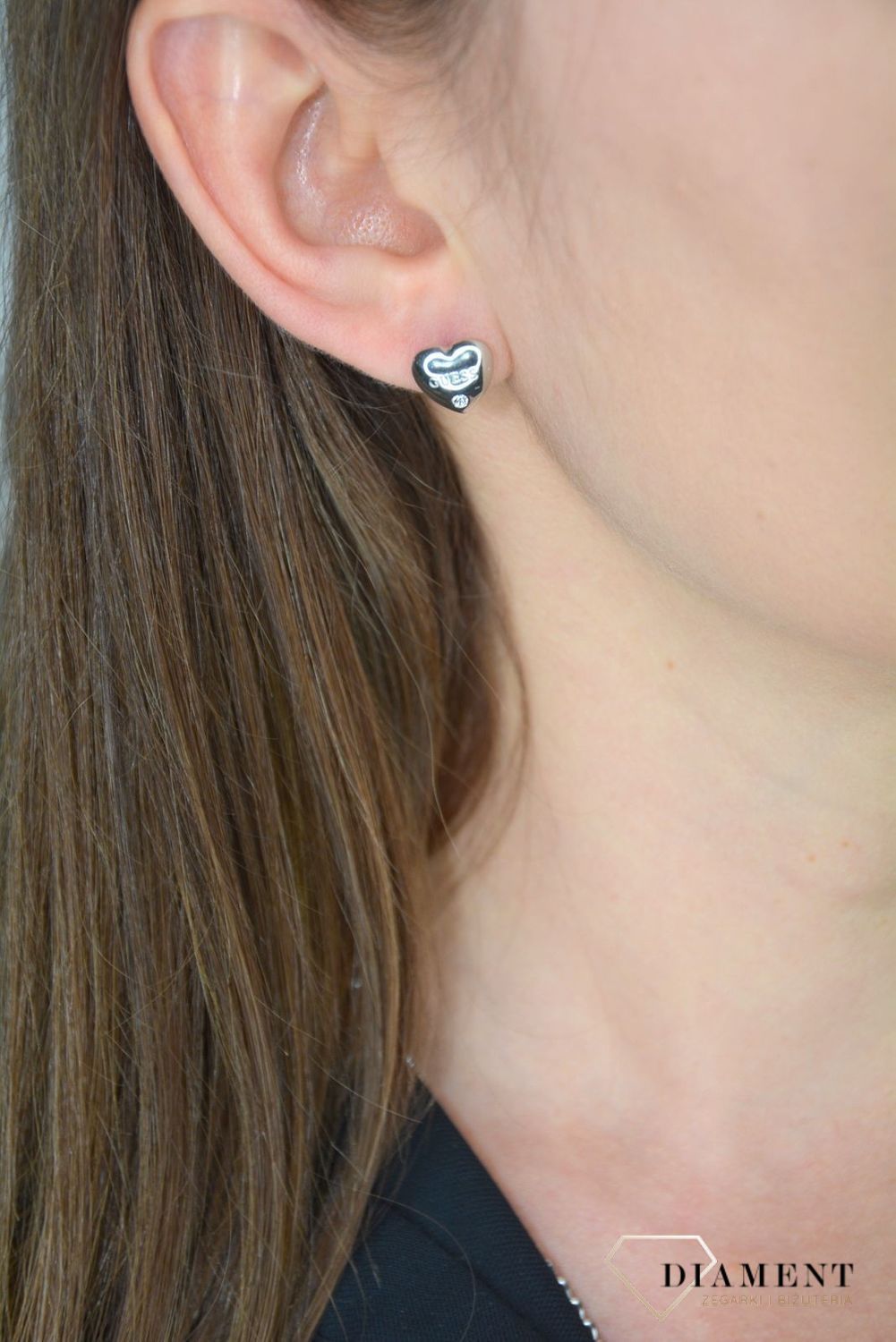 Kolczyki GUESS stalowe wypukłe serce UBE70104.jpg