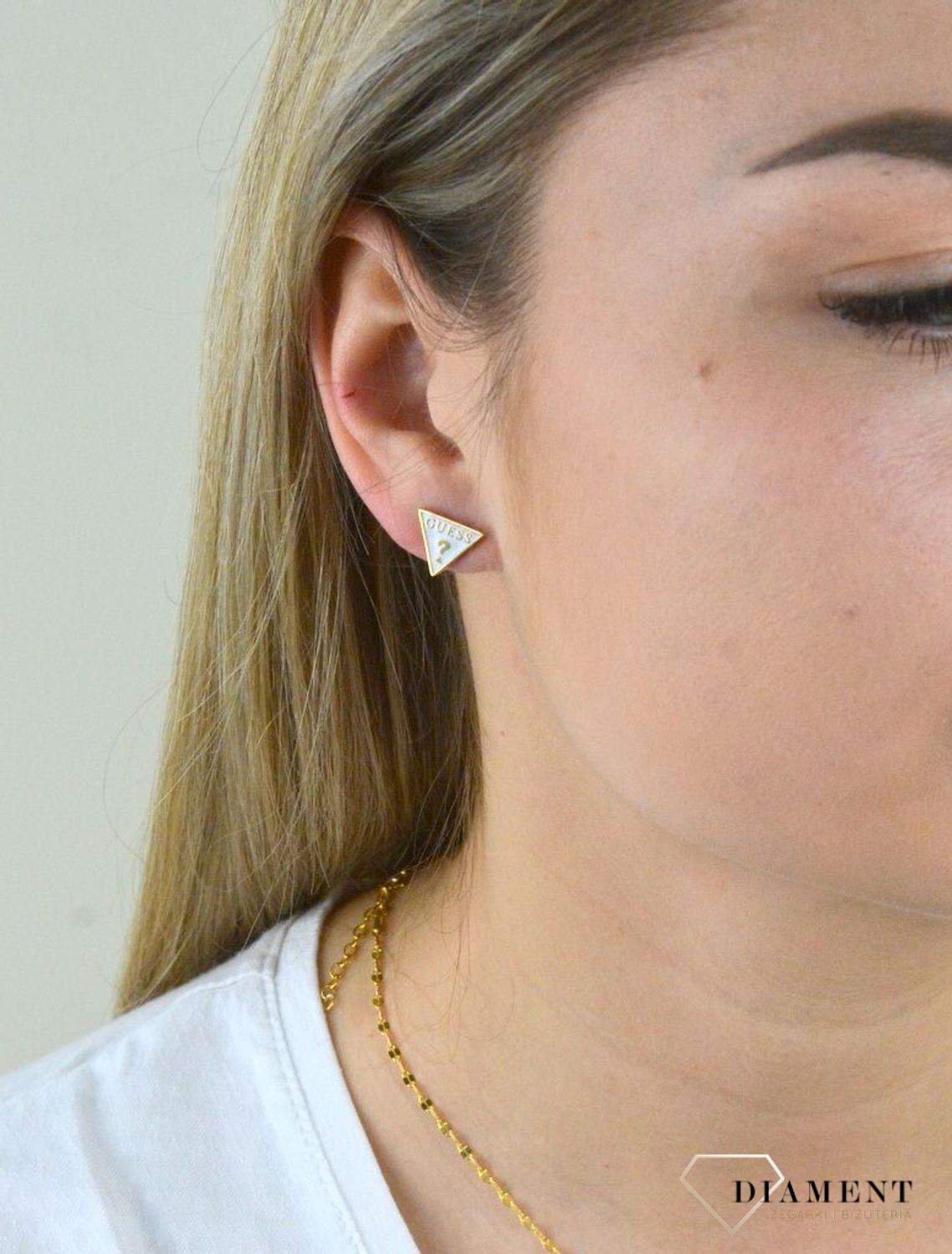 Kolczyki GUESS trójkąty białe UBE70129.jpg