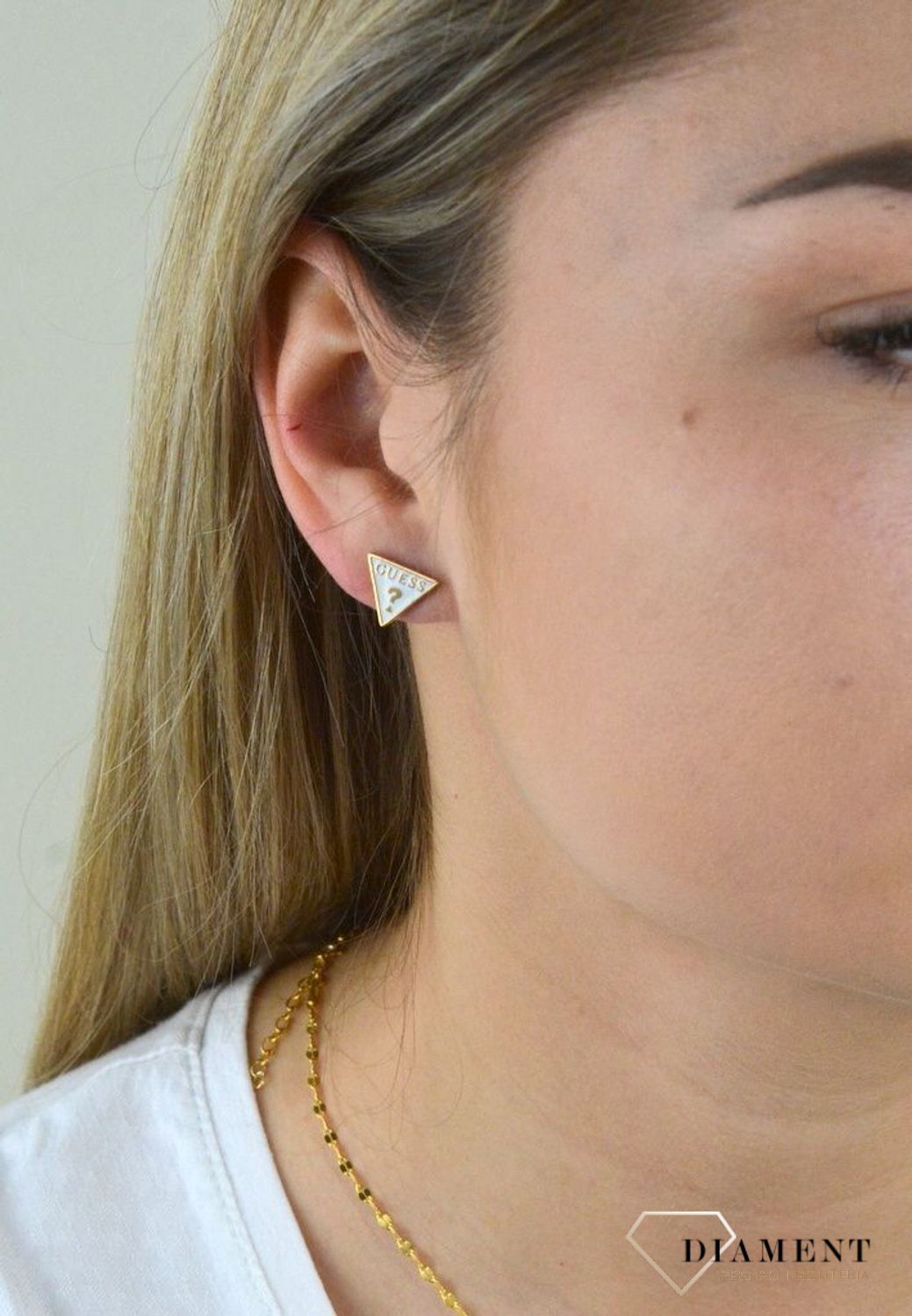 Kolczyki GUESS trójkąty białe UBE70129.jpg