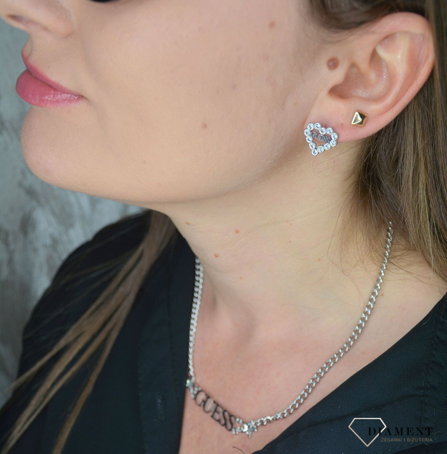 Kolczyki GUESS stalowe serce w nowoczesnej formie UBE70170.jpg