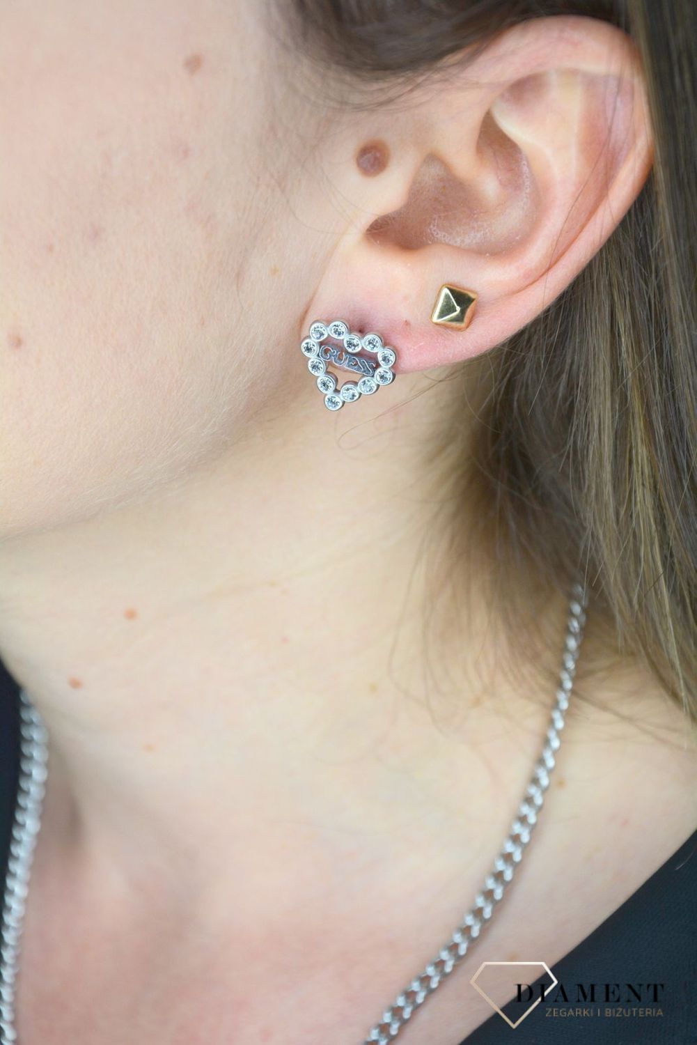 Kolczyki GUESS stalowe serce w nowoczesnej formie UBE70170.jpg