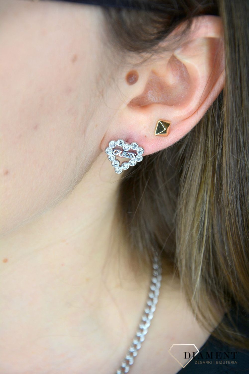 Kolczyki GUESS stalowe serce w nowoczesnej formie UBE70170.jpg