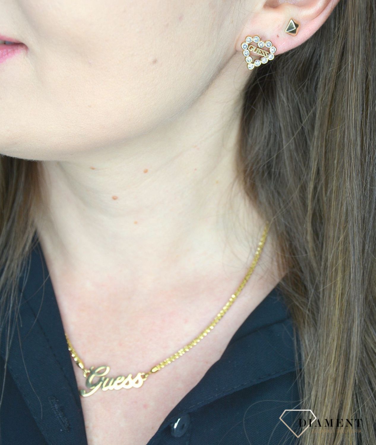 Kolczyki GUESS pozłacane serce w nowoczesnej formie UBE70171.jpg