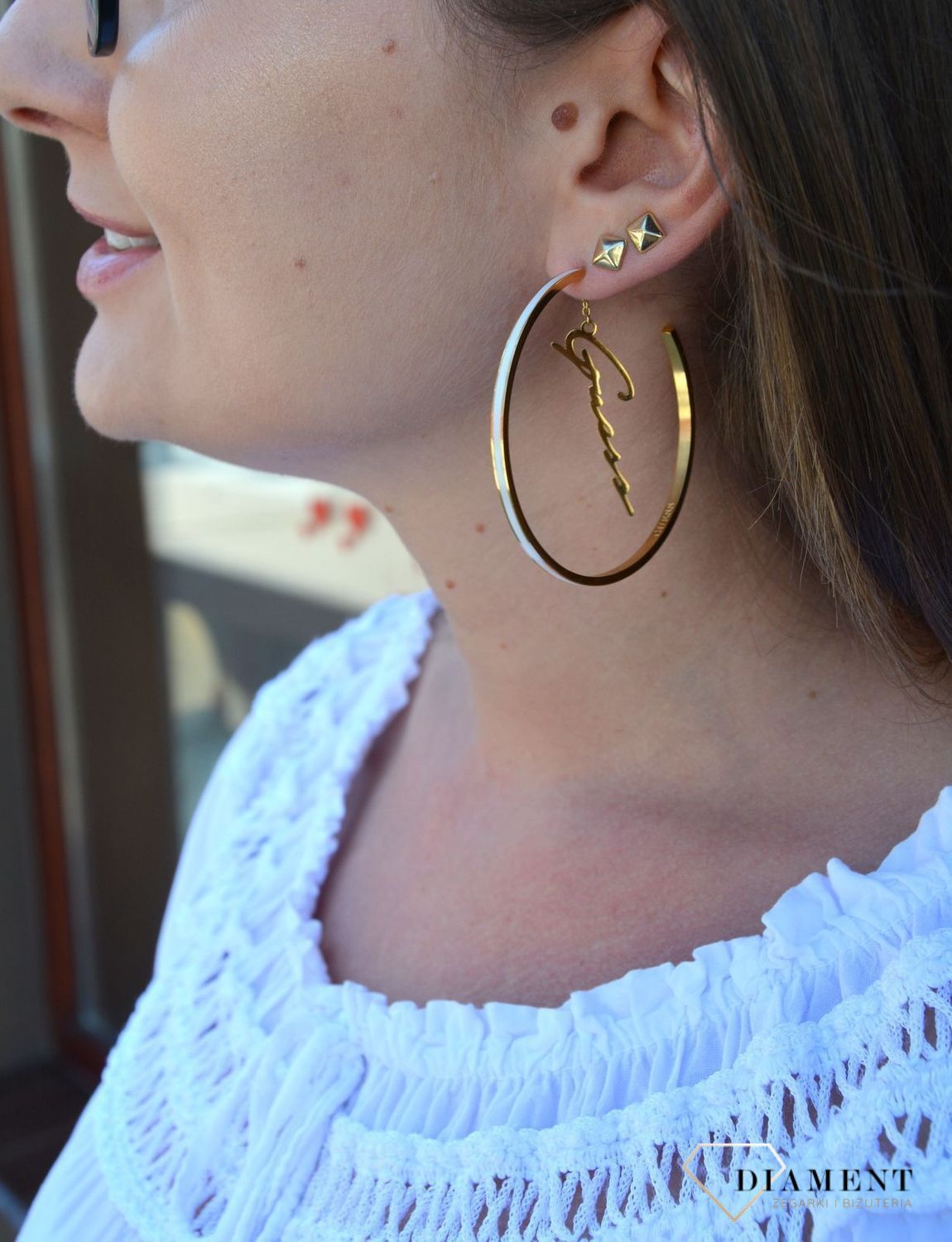 Kolczyki GUESS stalowe pozłacane duże koła z napisem Guess UBE70206.jpg