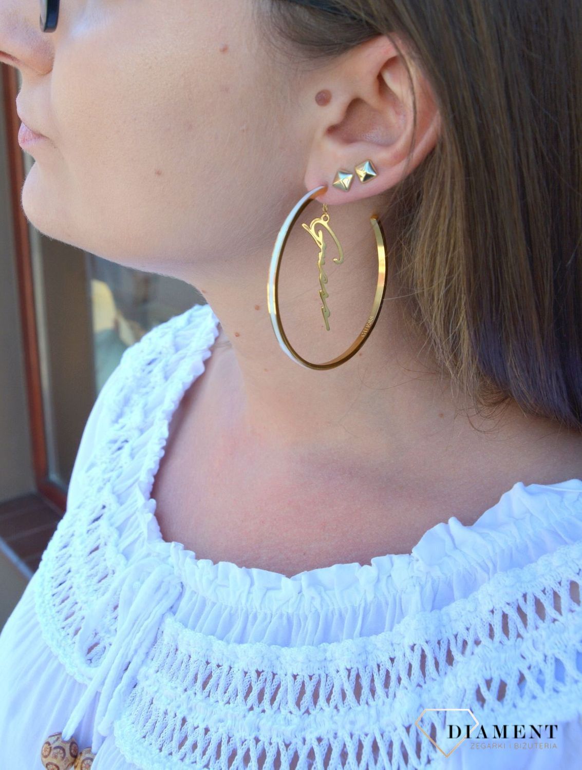 Kolczyki GUESS stalowe pozłacane duże koła z napisem Guess UBE70206.jpg