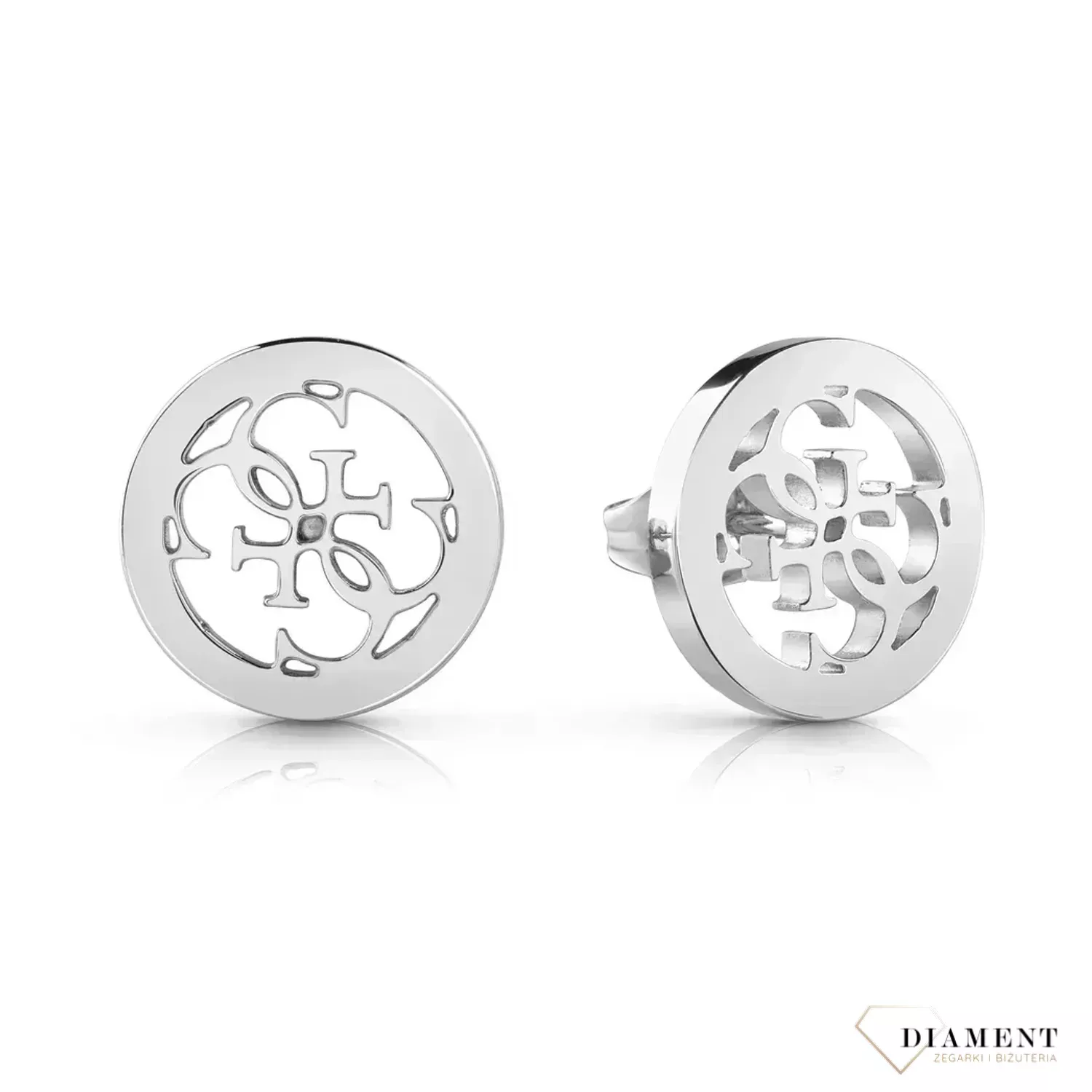 Kolczyki GUESS w kolorze srebra cztery litery 'G' UBE78007. Stalowe kolczyki wykonane z najwyższej jakości stali w kolorze srebra. Eleganckie, srebrne kolczyki z ozdobnym elementem. Kolczyki z wygodnym zapięciem na sztyft1.webp