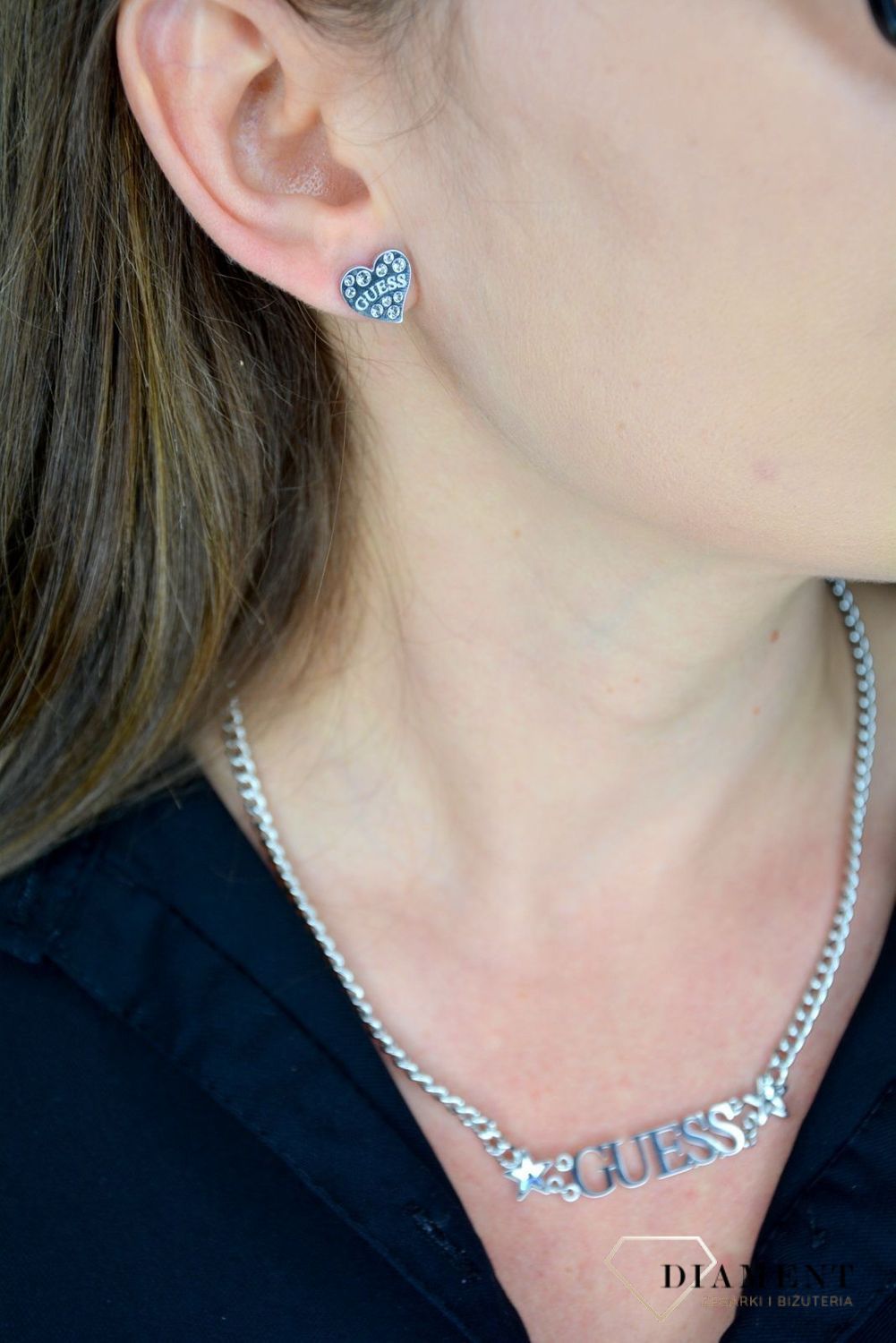 Kolczyki GUESS stalowe serca ozdobione kryształami UBE78051.jpg