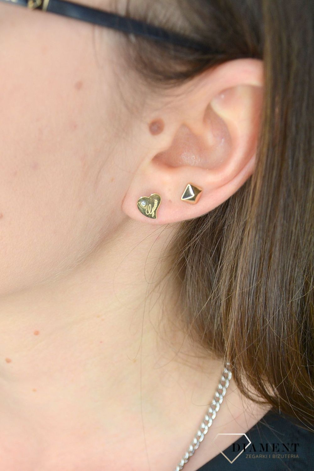 Kolczyki GUESS stalowe pozłacane serca z cyrkonią UBE79016 (1).jpg