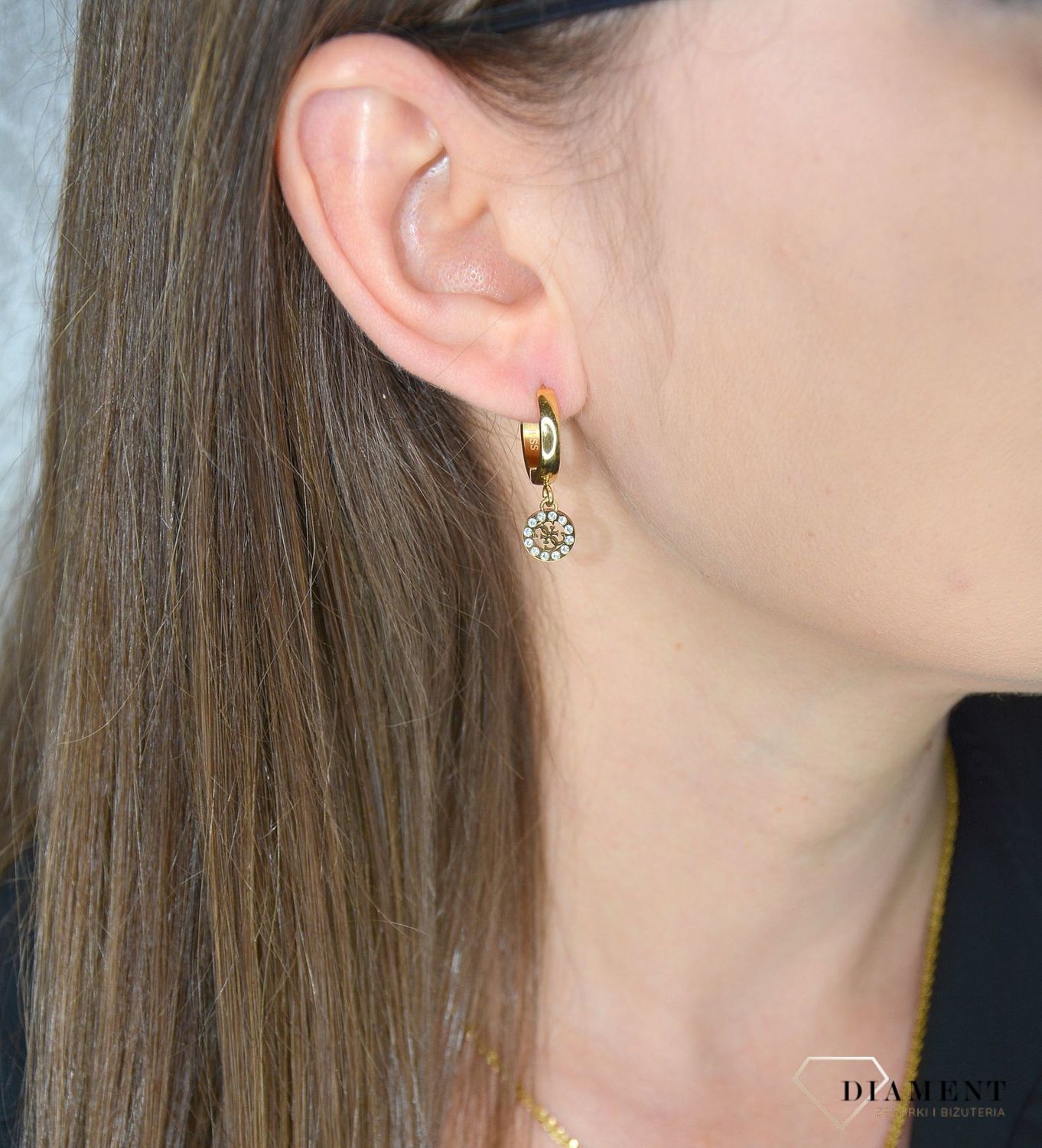 Kolczyki GUESS pozłacane stalowe koła z zawieszką UBE79043.jpg