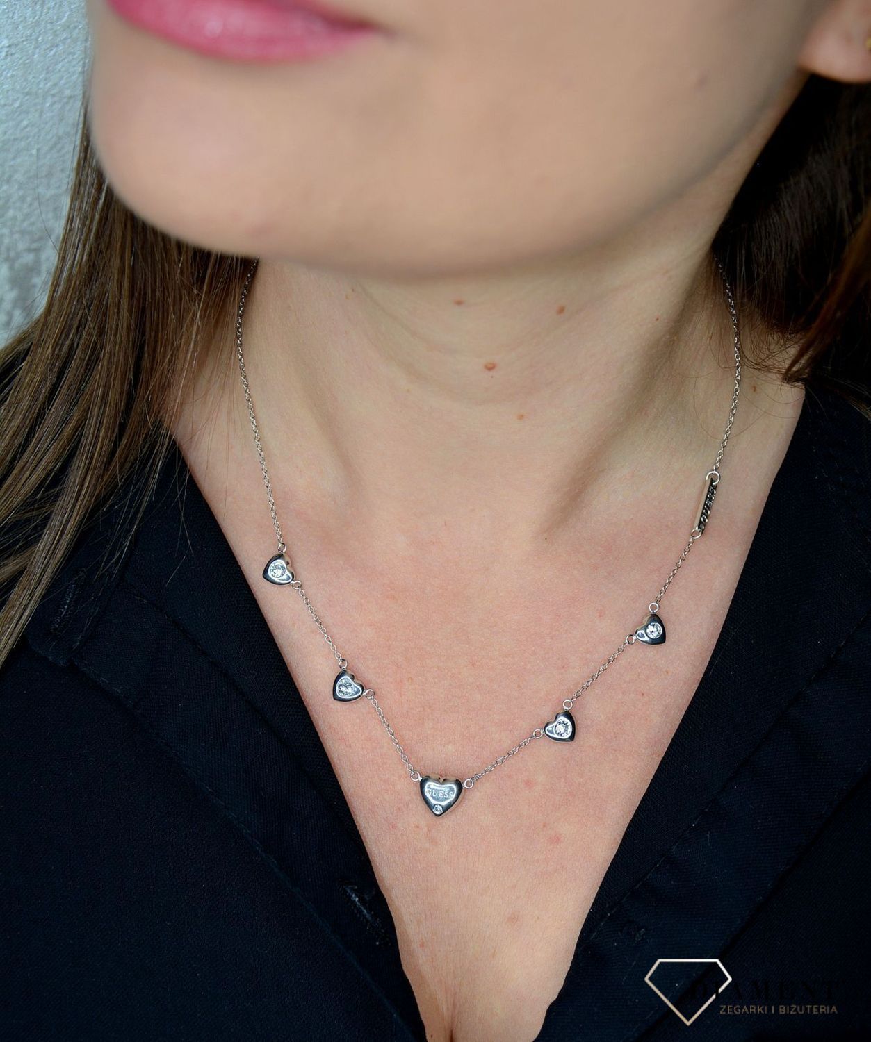 Naszyjnik GUESS stalowy wiszące serca UBN70028.jpg
