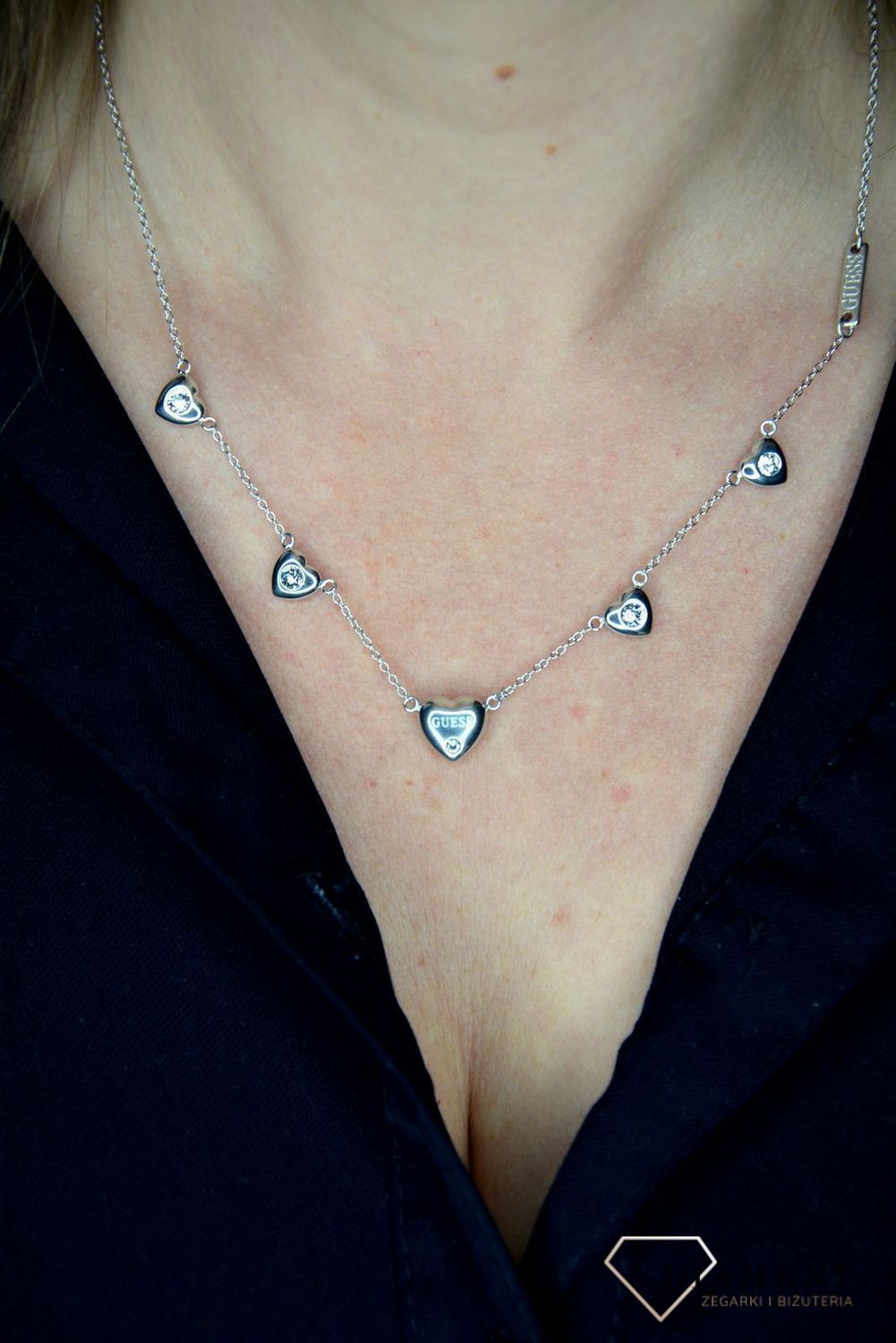 Naszyjnik GUESS stalowy wiszące serca UBN70028.jpg