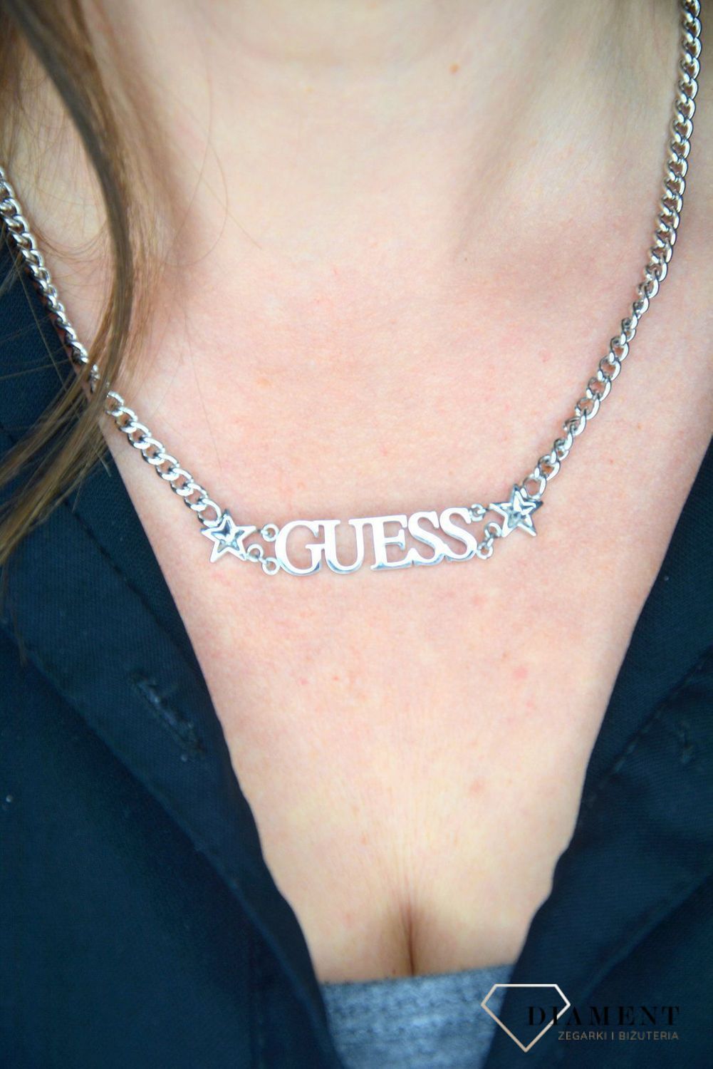 Naszyjnik GUESS stalowy napis z gwiazdkami, łańcuszek pancerka UBN70063.jpg