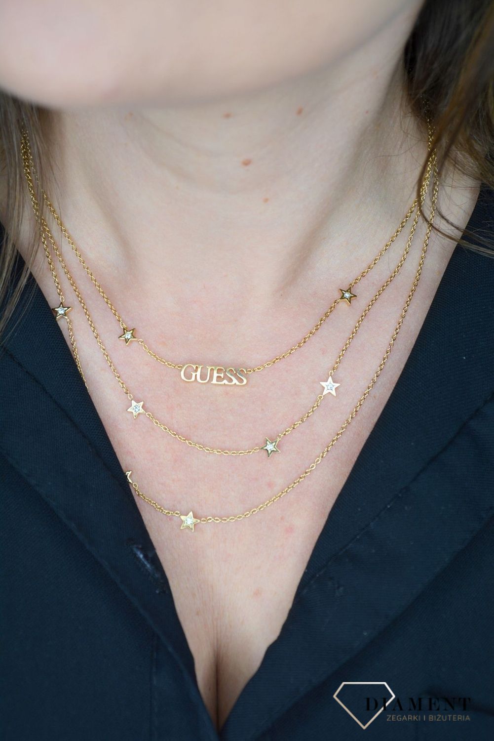 Naszyjnik GUESS potrójny pozłacany z gwiazdkami i napisem UBN70066.jpg