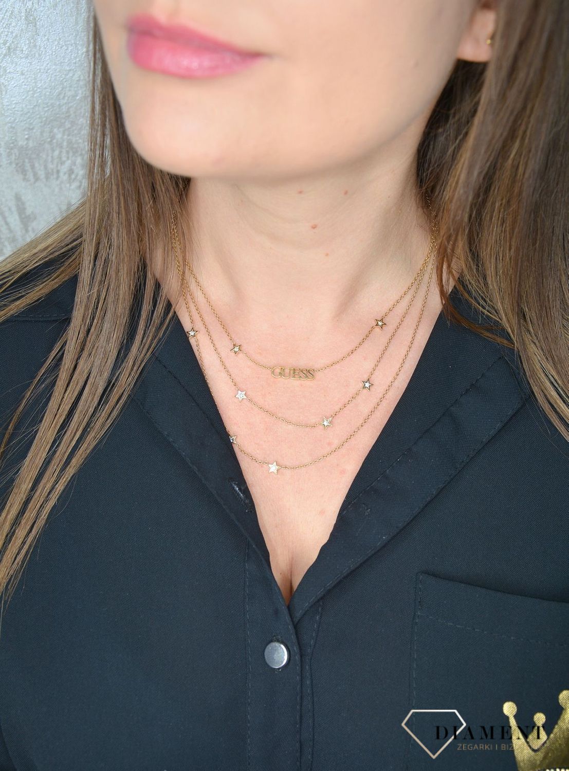 Naszyjnik GUESS potrójny pozłacany z gwiazdkami i napisem UBN70066.jpg