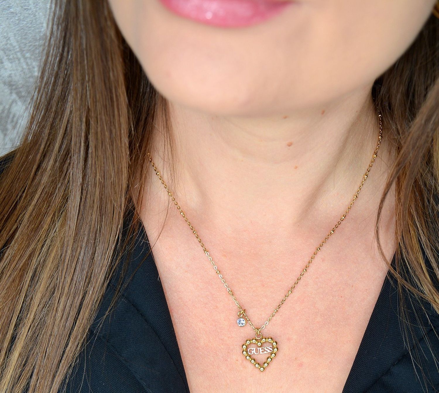 Naszyjnik GUESS pozłacany z sercem z drobnych kuleczek UBN700768.jpg