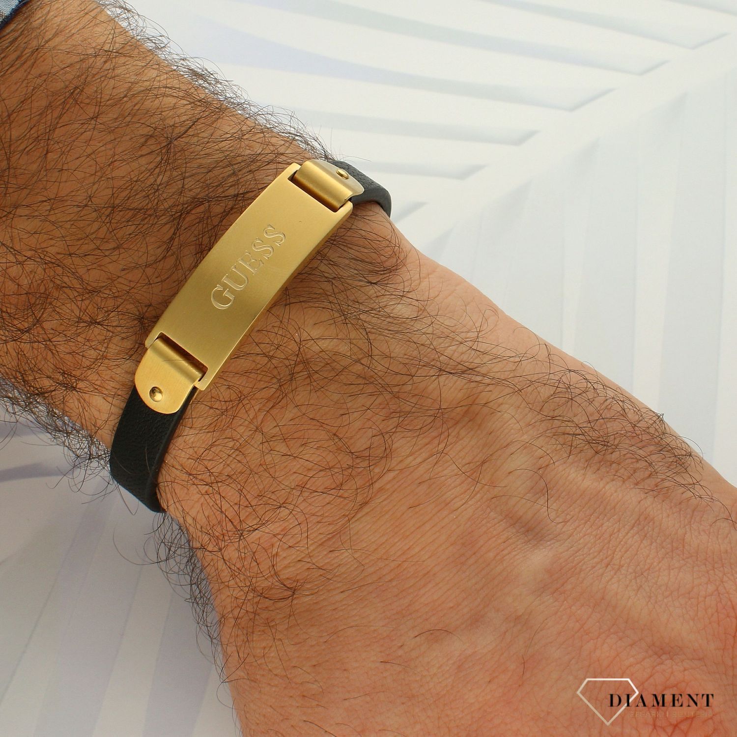 Bransoletka męska GUESS czarna skóra z blaszką UMB79009 (1).jpg