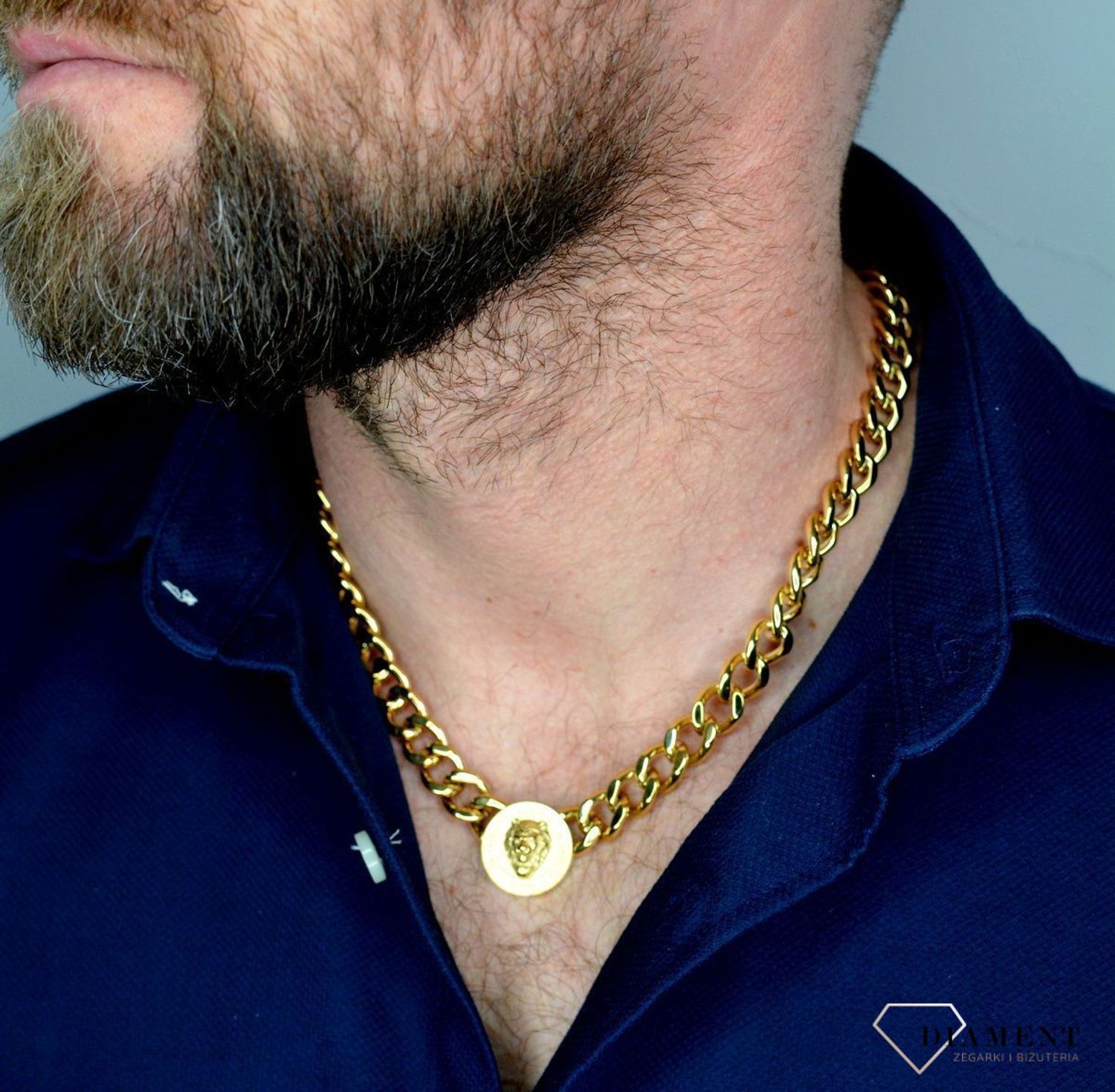 Naszyjnik męski GUESS w kolorze złotym UMN20011. Naszyjnik męski GUESS w kolorze złotym. Naszyjnik w formie złotej pancerki z logiem GUESS. .jpg