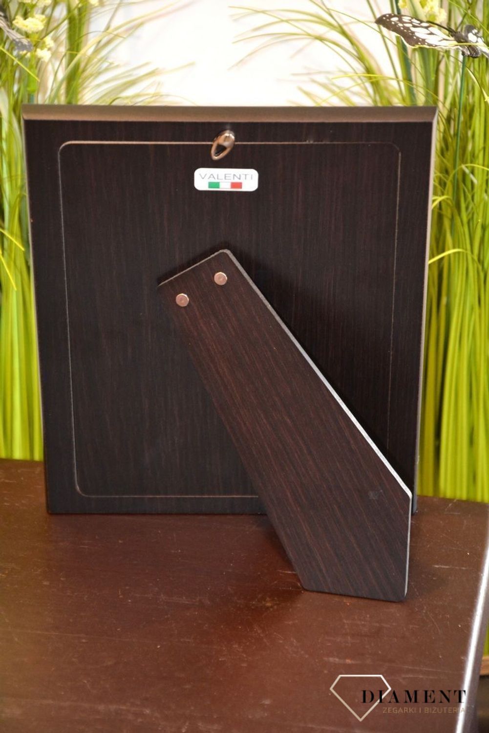 Stylowa ramka na zdjęcia utrzymana w nowoczesnym stylu. Produkt renomowanej włoskiej firmy Valenti znanej z wysokiej jakości wykonania i dbałości o detal (2).jpg