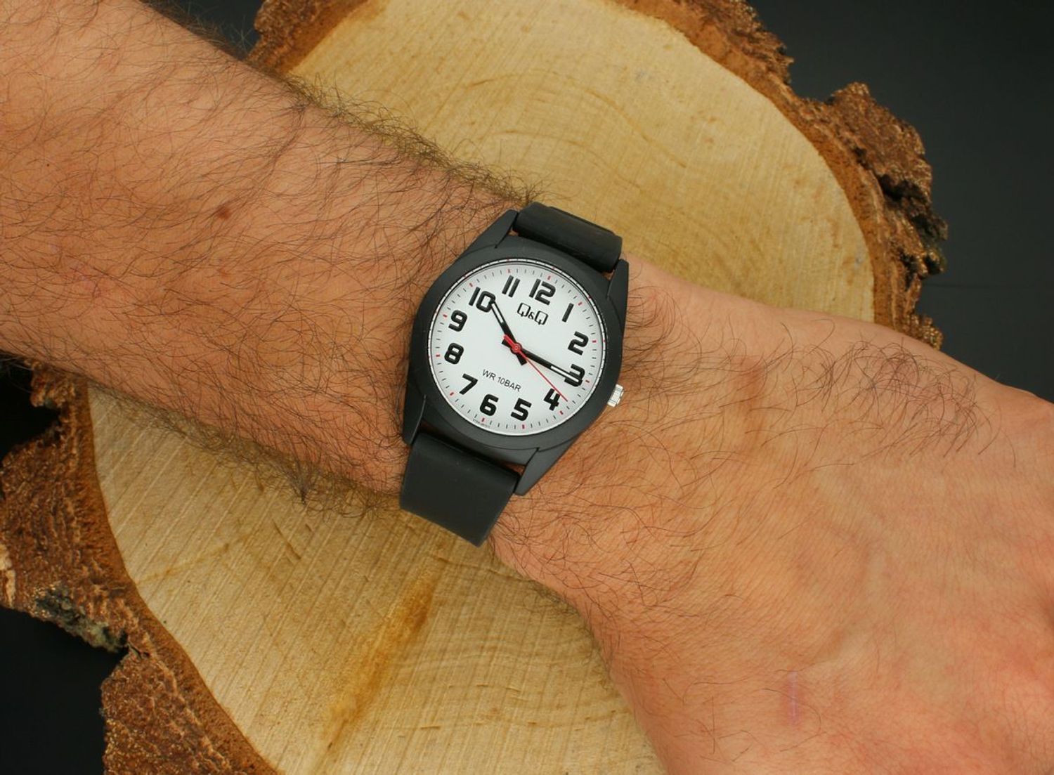 Zegarek męski QQ V13A-001V sportowy, wodoodporny 100M.png