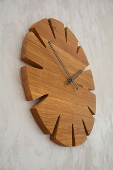 Zegar ścienny Vlaha VCT1032 - Z litego drewna dębowego✓ zegary ścienne w sklepie z zegarami Zegarki-Diament.pl ✓ Autoryzowany sklep (1).JPG
