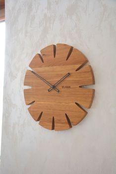 Zegar ścienny Vlaha VCT1032 - Z litego drewna dębowego✓ zegary ścienne w sklepie z zegarami Zegarki-Diament.pl ✓ Autoryzowany sklep (7).JPG