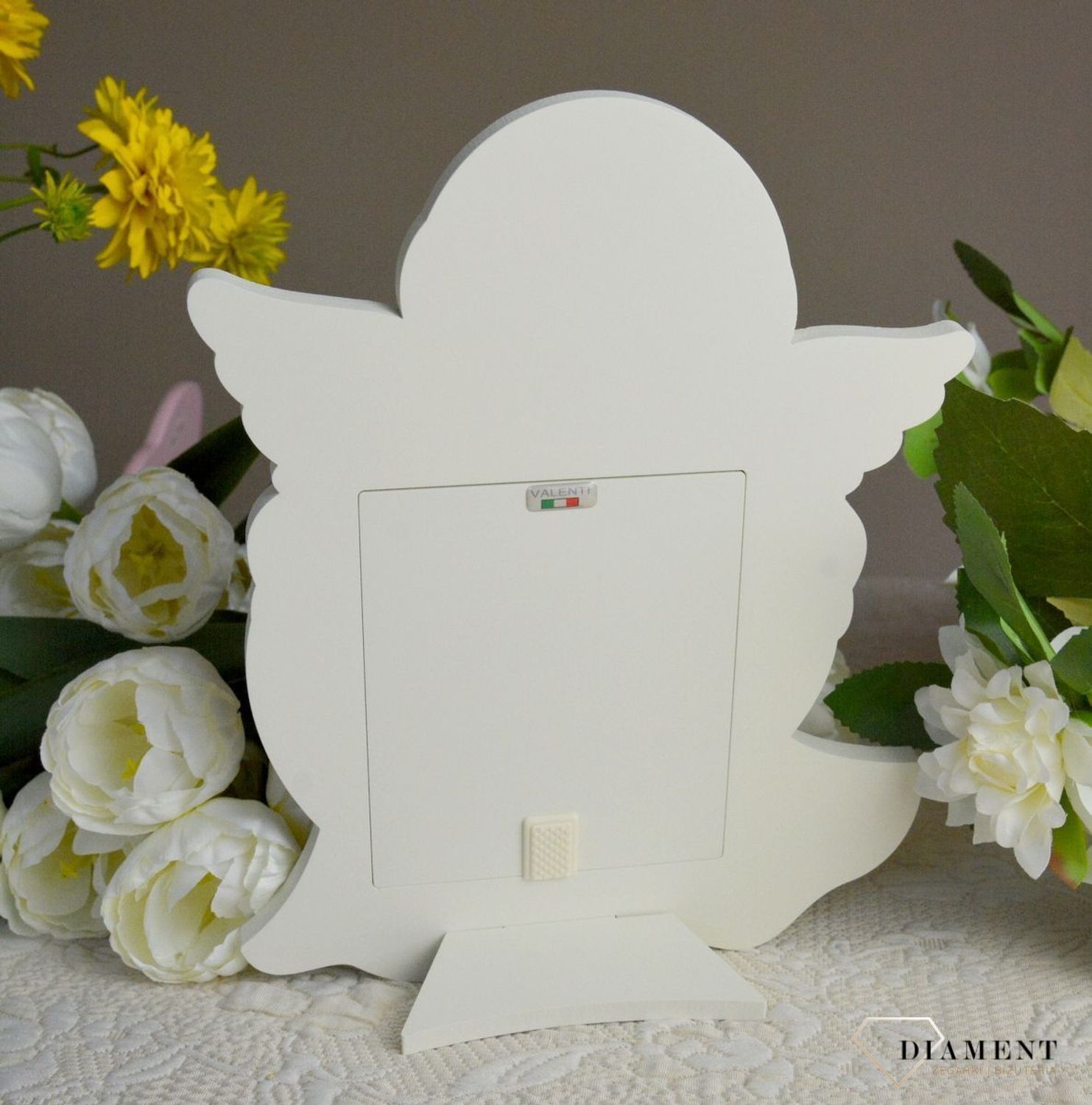 Piękna, srebrna ramka na Chrzest Święty dla dziewczynki aniołek VL71608 3LR. Wyjątkowa ramka na zdjęcie z motywem aniołka w kolorz.jpg