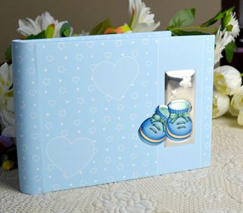 Album do zdjęć na chrzest dla dziecka, posrebrzane niebieskie buciki VL735531C (3).JPG
