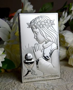 Prosty obrazek srebrny I Komunia Święta dziewczynka - grawer VL8043XL. Obrazek wykonany jest z aluminiowej blaszki pokrytej warstwą srebra, pokryty specjalnym lakierem ochronnym, dzięki któremu srebrna warstwa zachow.JPG