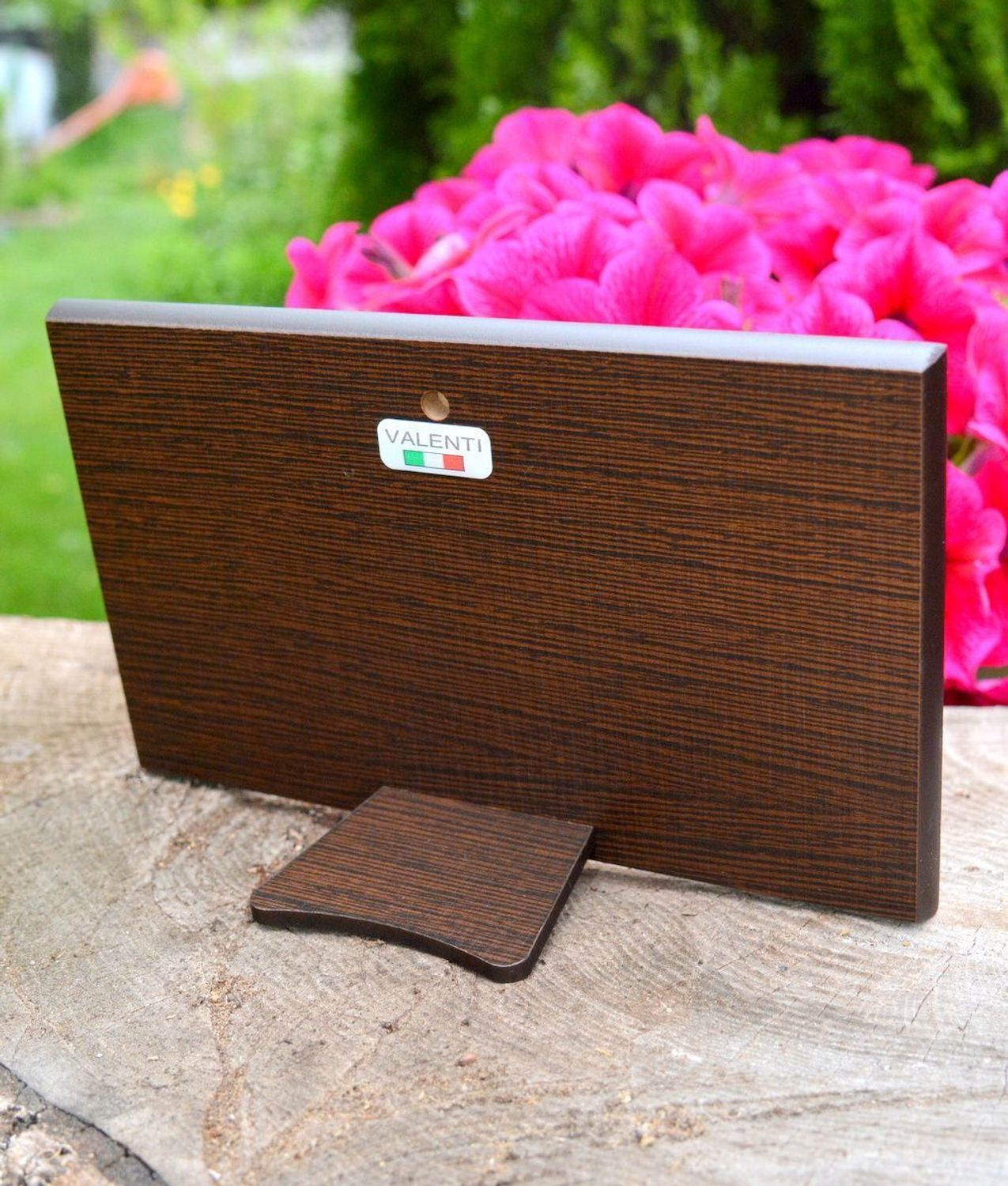 Obrazek srebrny przedstawiający Ostatnią Wieczerzę VL812214XL. Obrazek umieszczony jest na podstawie wykonanej z drewna. Przeznaczony jest do powieszenia na ścianie lub do postawienia dzięki dołączonej stopce.Idealny prezent.jpg