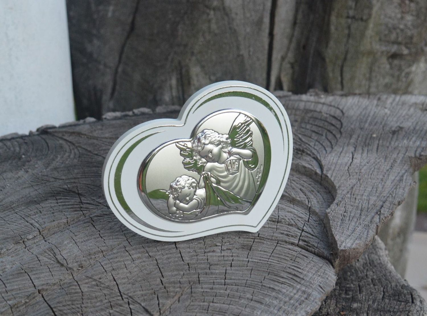 Srebrny obrazek na Chrzest Święty Aniołek z latarenką w białej oprawie serca (1).JPG